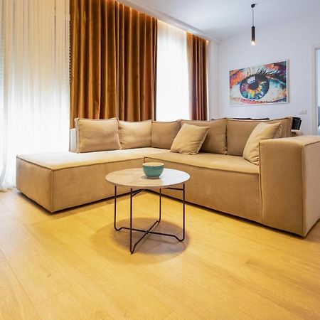 Luxury Rooftop 23 Bed and Breakfast Tirana Eksteriør billede