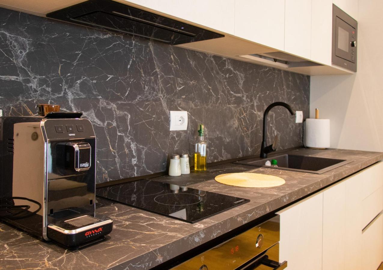 Luxury Rooftop 23 Bed and Breakfast Tirana Eksteriør billede