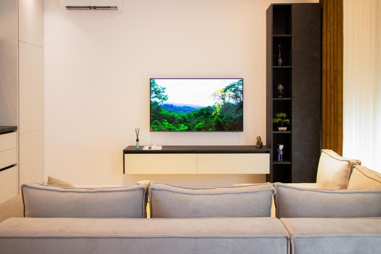 Luxury Rooftop 23 Bed and Breakfast Tirana Eksteriør billede